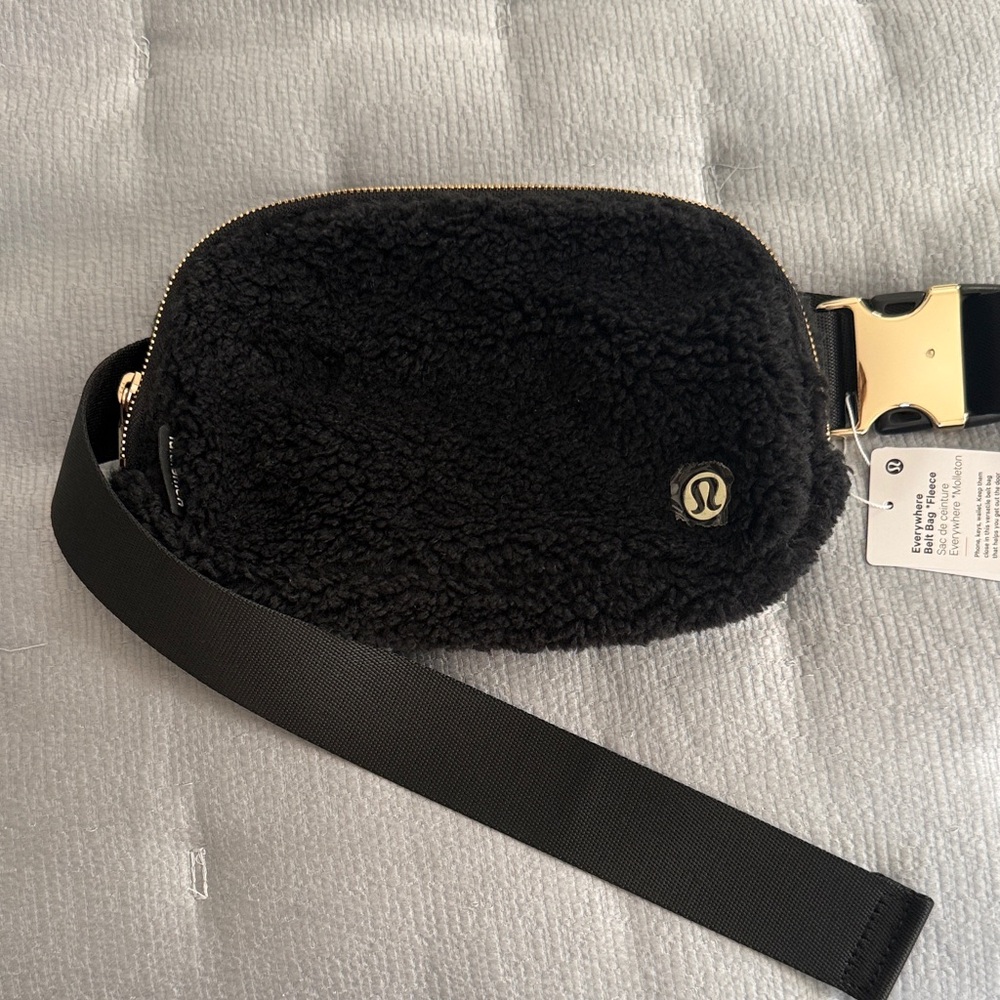 lululemon Everywhere belt Black Sherpa Crossbody Bag